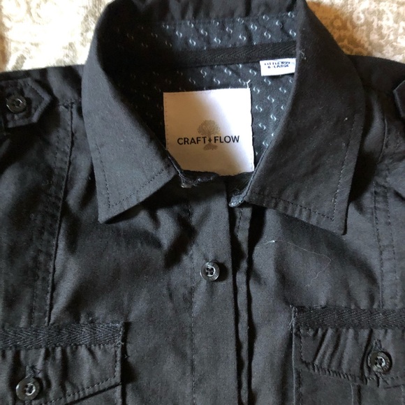 🛍4 for 25🛍 Black Short Sleeved Button up - Picture 2 of 4